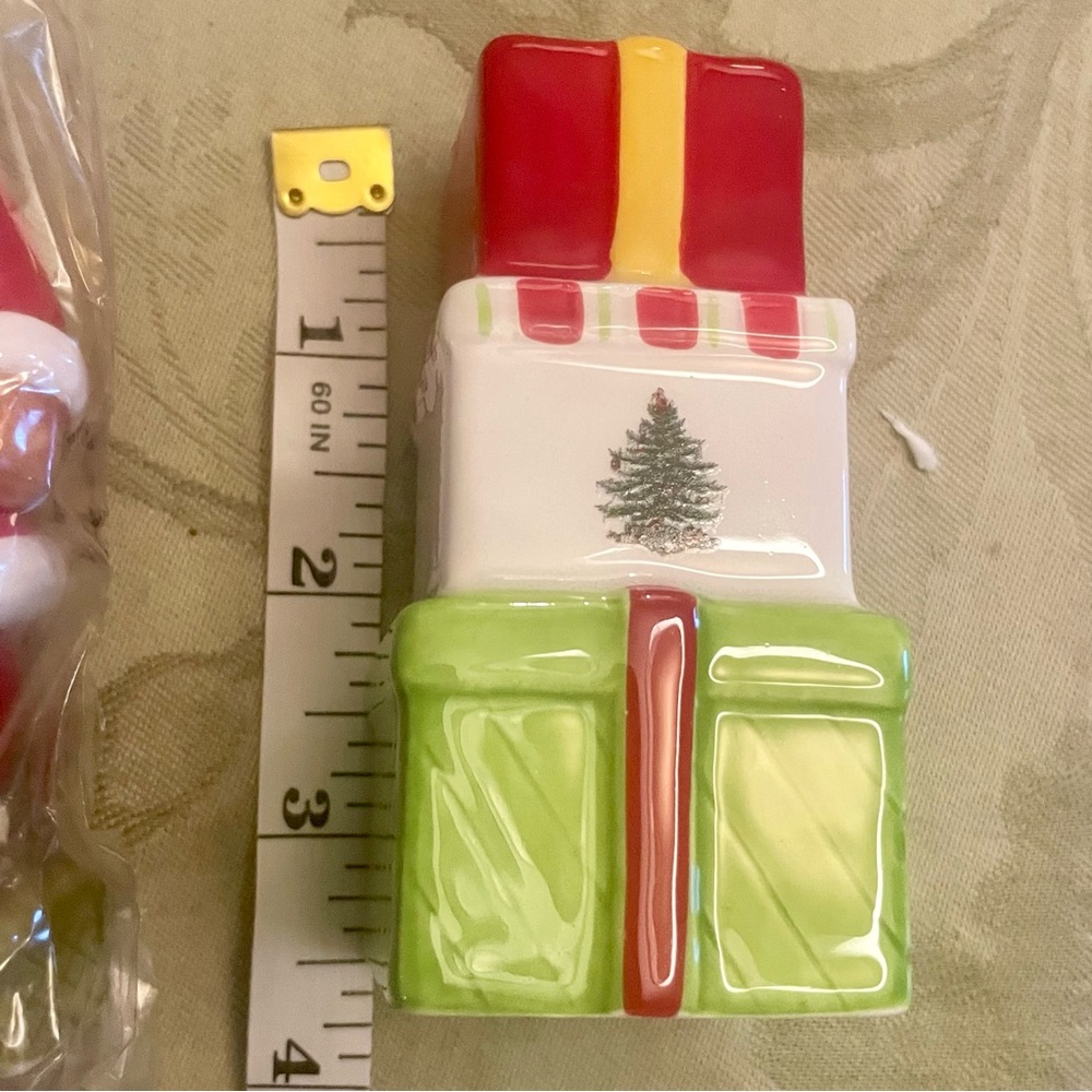 New Spode Christmas Tree Santa Claus Salt & Gift Boxes Presents Pepper Shakers - Picture 10 of 15